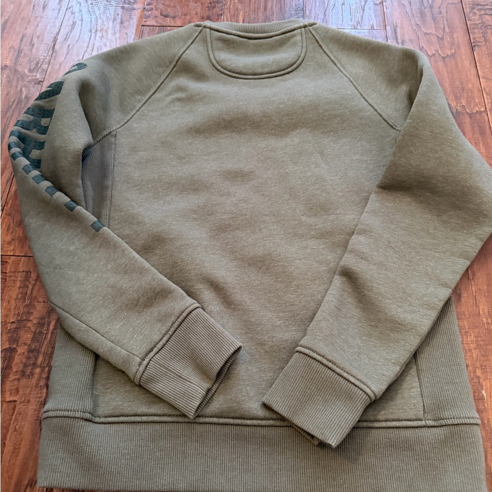Carhartt Women's Relaxed
Fit Crewneck Logo Olive Sweatshirt - Picture 14 of 15